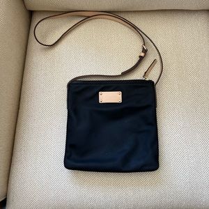 Nylon Kate spade cross body bag. GUC. Priced as is.